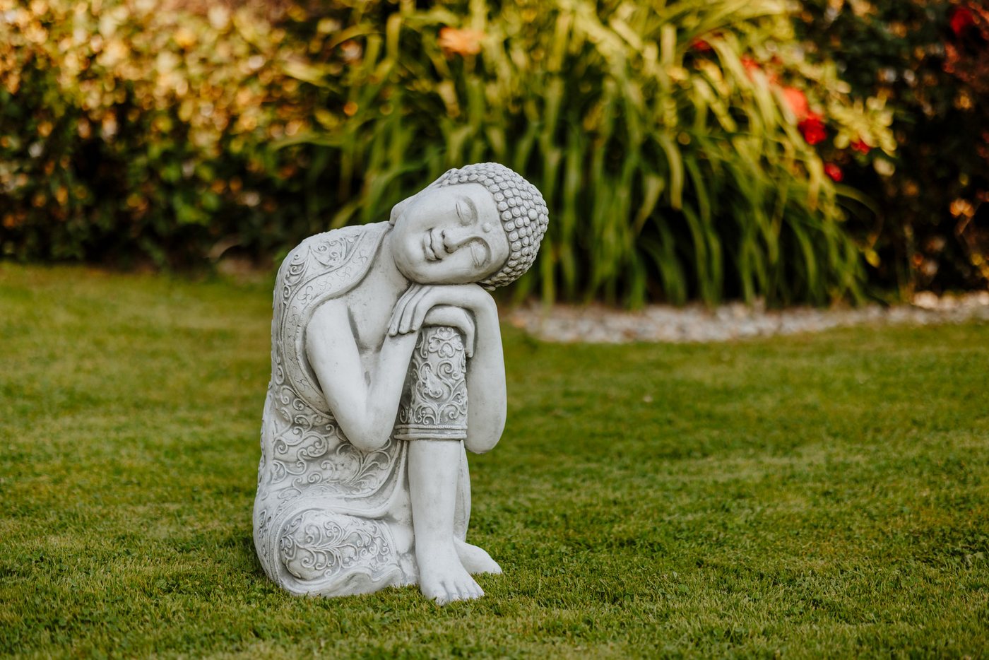 gartendekoparadies.de Gartenfigur Knieende Buddha Statue, Steinfigur, H. 60 cm, 68 kg, Steinguss, Frostsicher