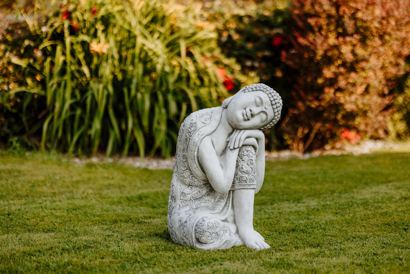 gartendekoparadies.de Gartenfigur Knieende Buddha Statue, Steinfigur, H. 60 cm, 68 kg, Steinguss, Frostsicher Bild 3