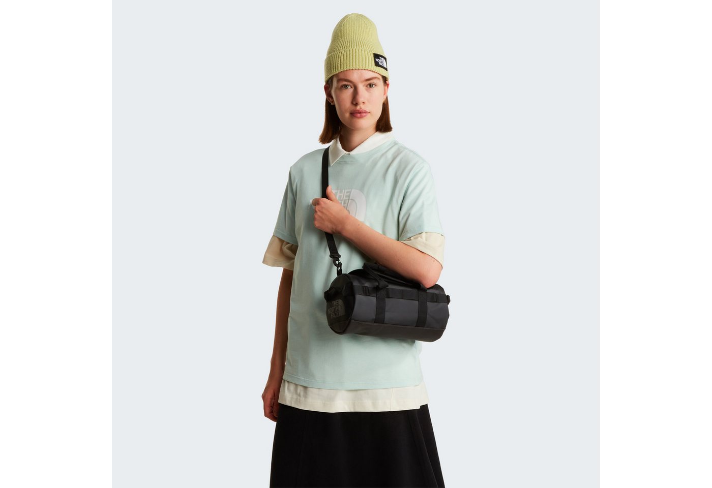 The North Face Sporttasche BASE CAMP DUFFEL SHOULDER BAG, aus Polyethylen, leichtes Gewicht, praktische Größe
