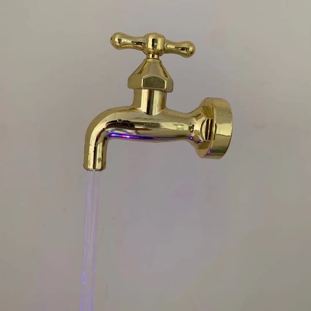 Unsichtbarer, Fließender Auslauf, Schwimmender Wasserhahn-brunnen Für Gießkanne Und Garten Zu Hause