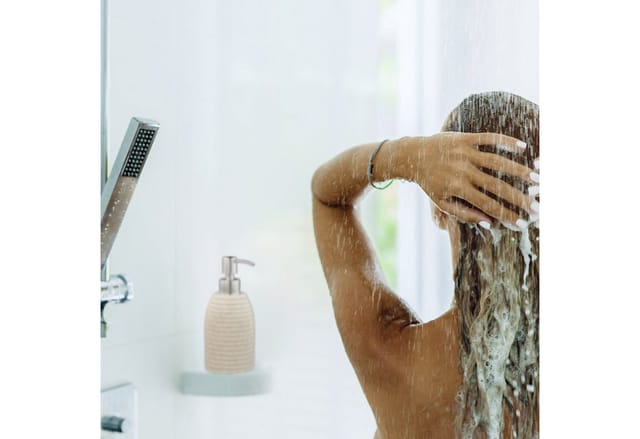 Relaxdays Seifenspender, 300 ml, nachfüllbar, Bad, WC, Küche, Flüssigseifenspender, Polyresin, Edelstahlpumpe, schwarz