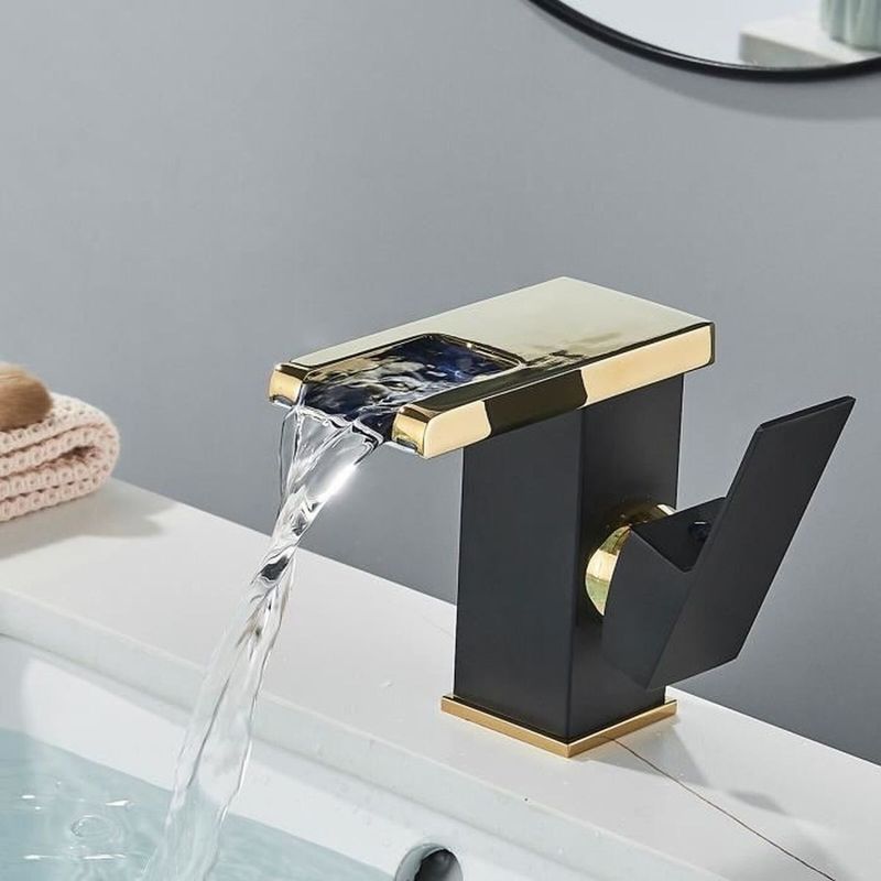 Robinet De Lavabo Cascade Led – Finition Laiton Noir Et Or – Installation Universelle – Changement De Couleur Selon Température