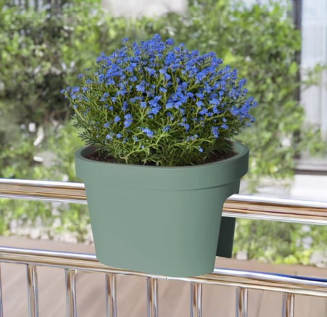 Spetebo - Balkon Geländer Blumentopf oval - waldgrün / 40 cm - Geländer Pflanztopf Blumenkasten zum Einhängen - Blumen Pflanz Kasten Topf zum Hängen