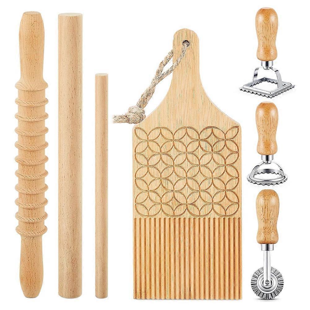 Set Aus 7 Utensilien Zur Herstellung Von Gnocchi, Bestehend Aus Einem Nudelbrett Aus Holz, Einem Ravioli-ausstecher Und Einem Nudelholz, Für Hausgemachte Pasta.