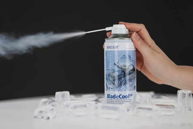Sonstige - Kerbl BladeCool 2.0 400 ml Spray, 3-in-1 Spray für Schermesser und Kämme
