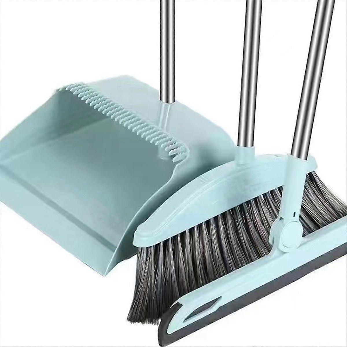 Set Aus Blauer Kehrschaufel, Besen Und Abzieher Mit Langem Stiel