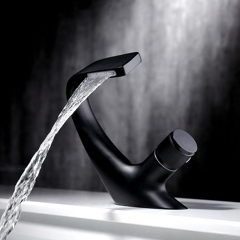 Robinet Simple De Lavabo En Laiton – Finition Chromée – Hauteur 18cm – Installation Facile – Économie D'Eau Avec Filtre Intégré
