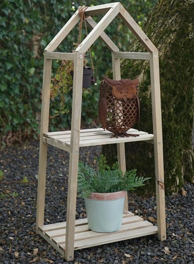 Spetebo - Holz Blumenregal natur - 76 x 36 cm - Pflanzentreppe mit 2 Ablagen - Deko Blumen Ständer Pflanzen Regal Treppe