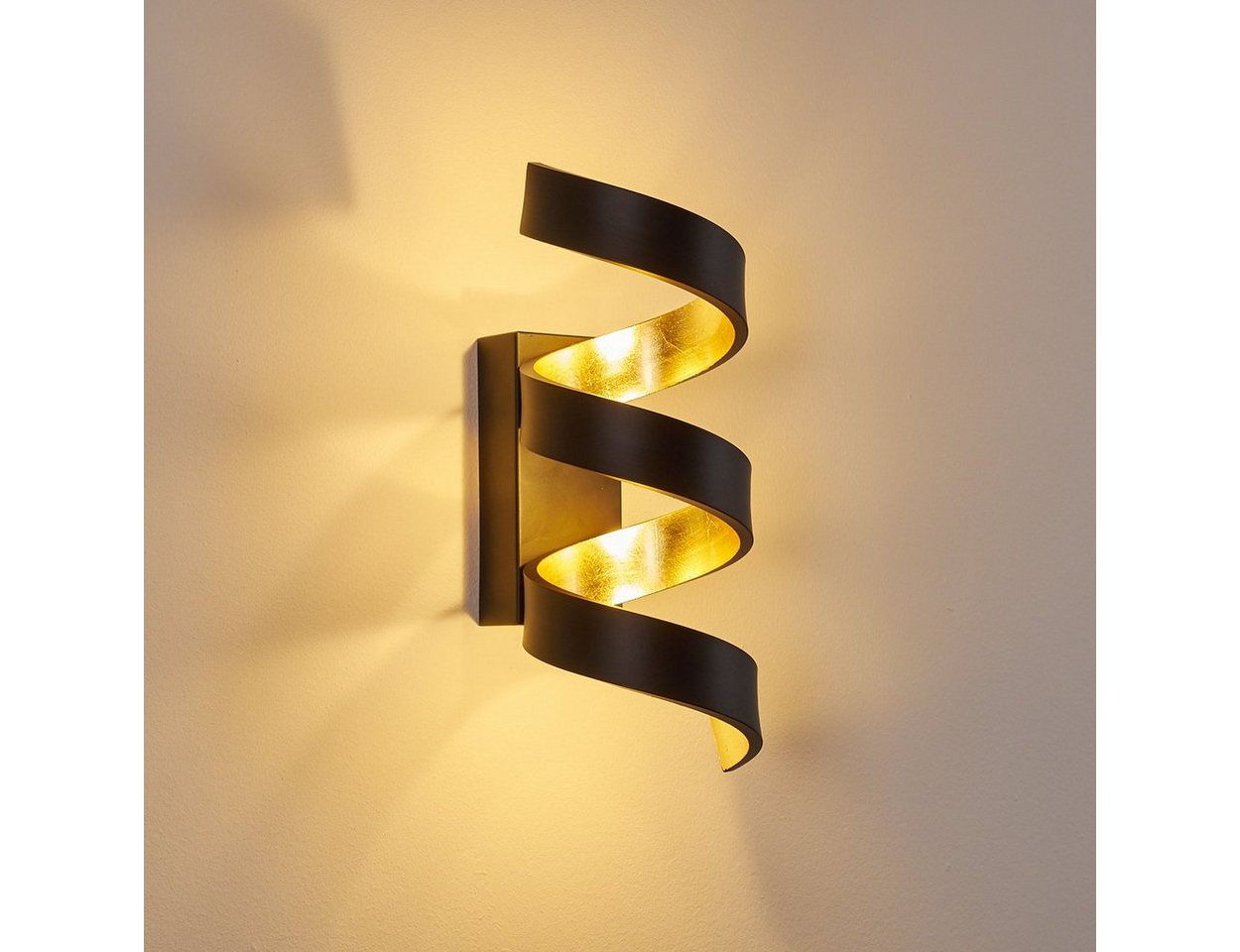 hofstein Wandleuchte »Delia« LED Wandlampe aus Metall in Schwarz/Gold, 3000 Kelvin, 3x3 Watt, 450 Lumen, Innen. Lichteffekt an der Wand Bild 3