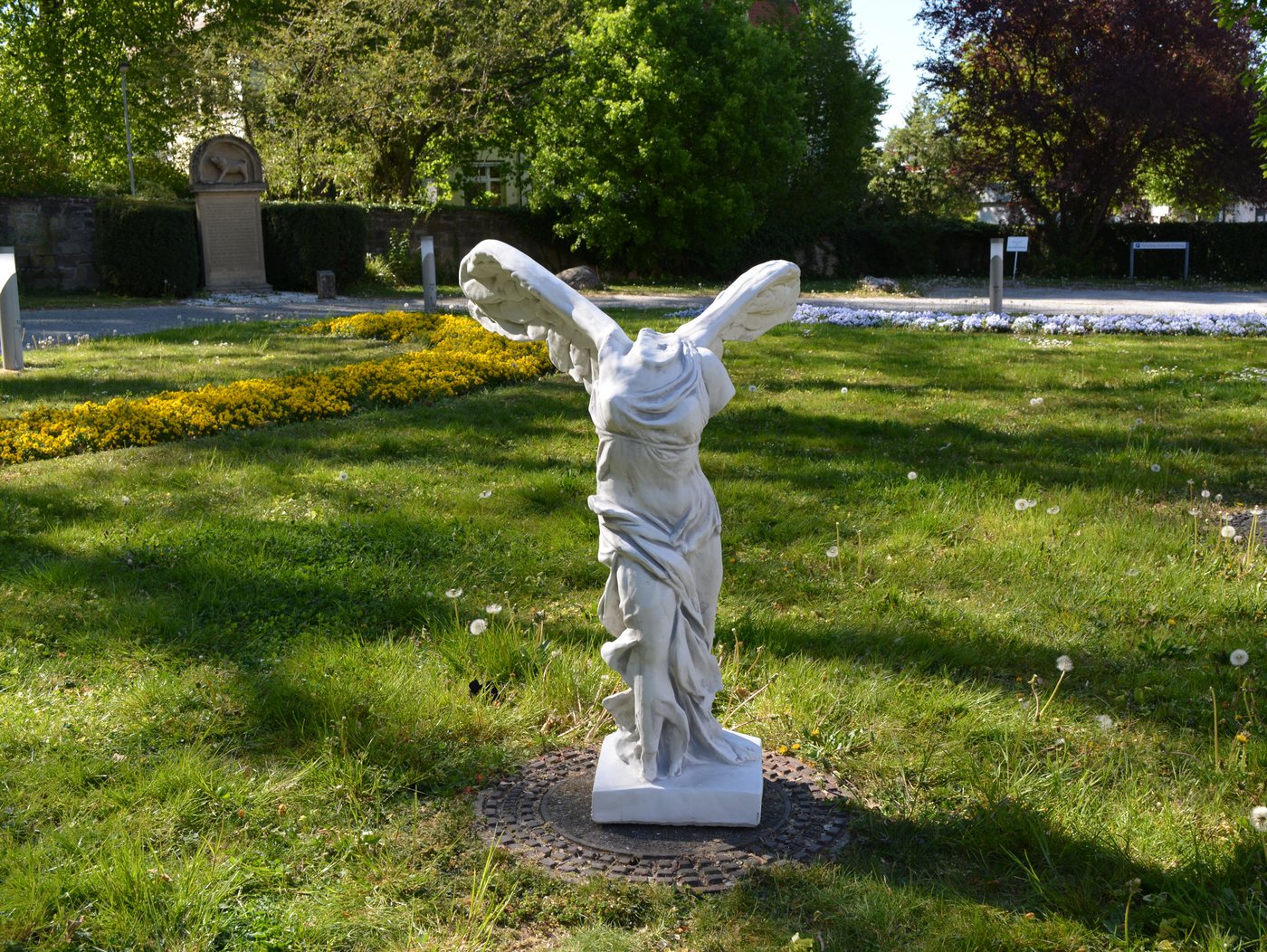 gartendekoparadies.de Gartenfigur Nike von Samothrake Steinfigur 100 cm Steinguss 75 kg, Frostsicher