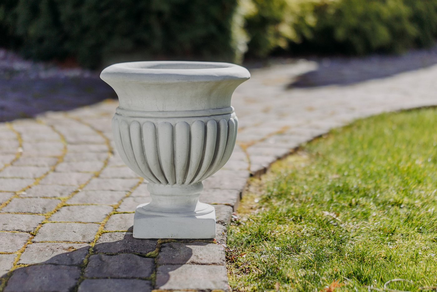 gartendekoparadies.de Pflanzkübel 2 Pflanzvasen Steinguss Set 39 cm je 27 kg (2er-Set), Frostsicher Bild 2
