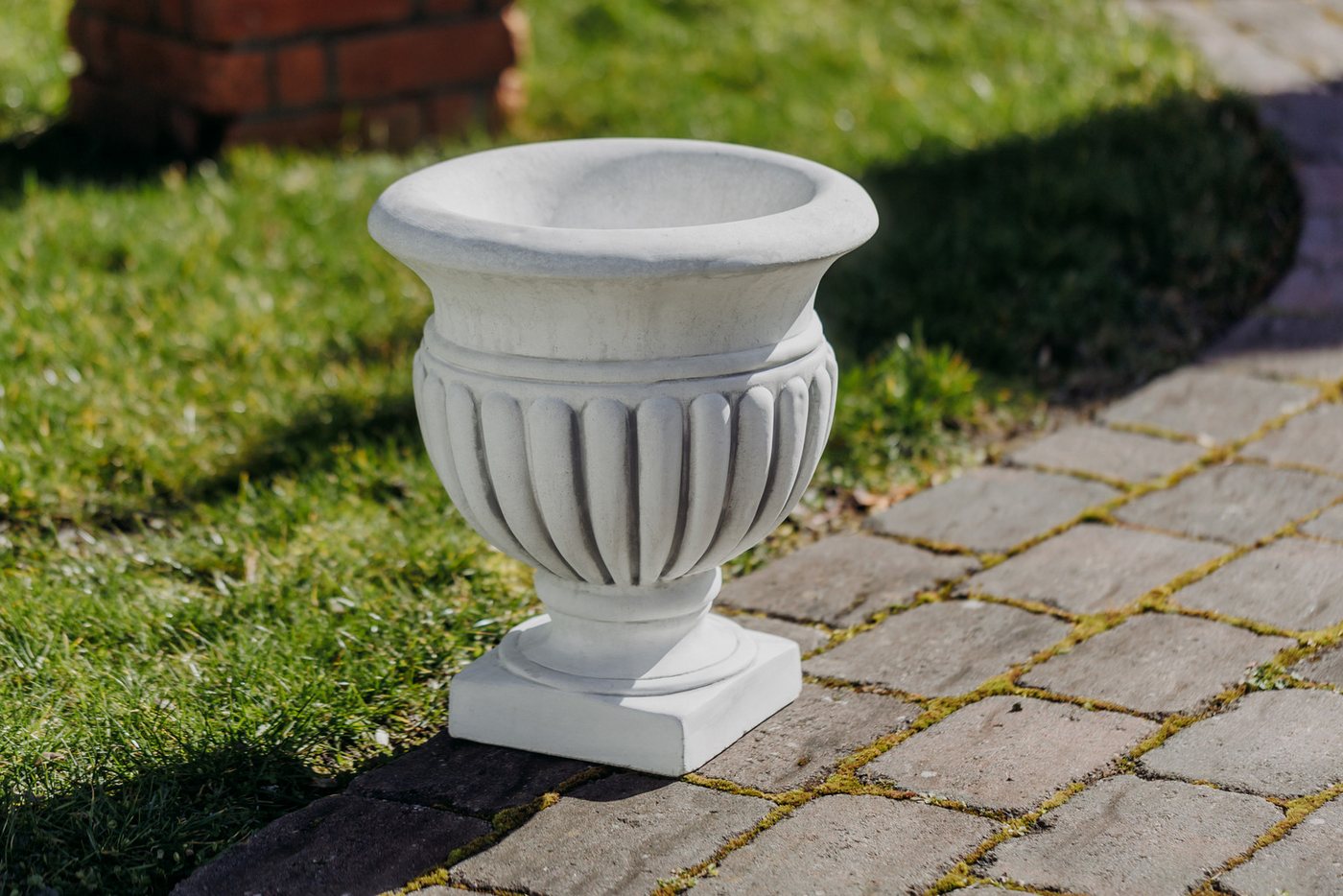gartendekoparadies.de Pflanzkübel 2 Pflanzvasen Steinguss Set 39 cm je 27 kg (2er-Set), Frostsicher Bild 5