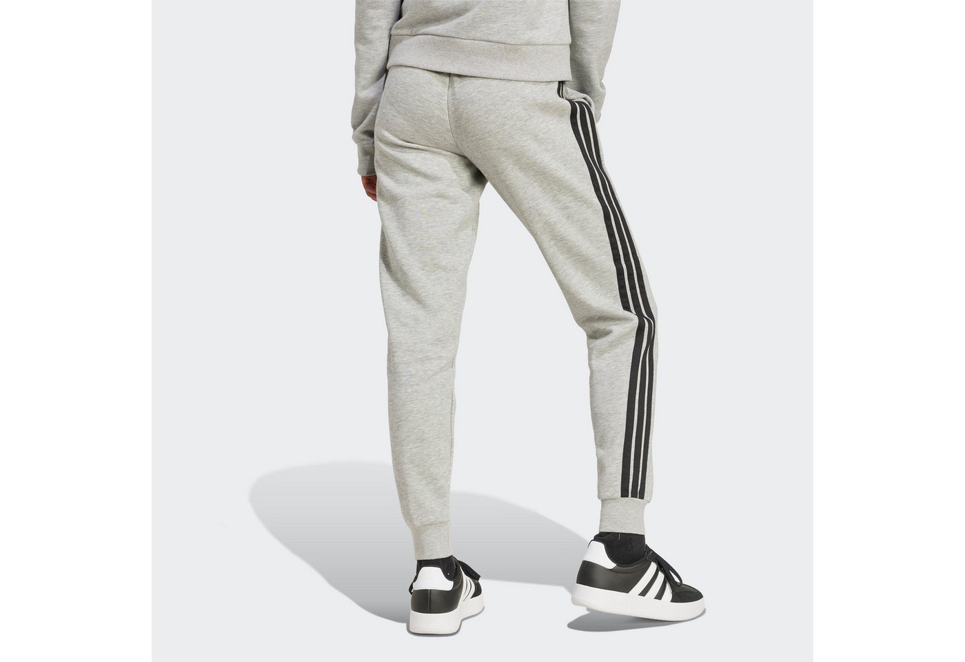 adidas Sportswear Sporthose ESSENTIALS 3-STREIFEN, SCHMAL schmal geschnitten, für vielseitige Aktivitäten, aus Baumwollmix Bild 4