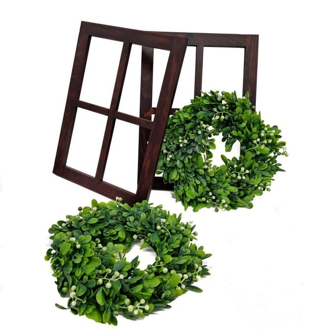 2er Set Holz Fensterrahmen mit Mistelkranz - shabby weiß - Holzrahmen mit künstlichem Grünkranz