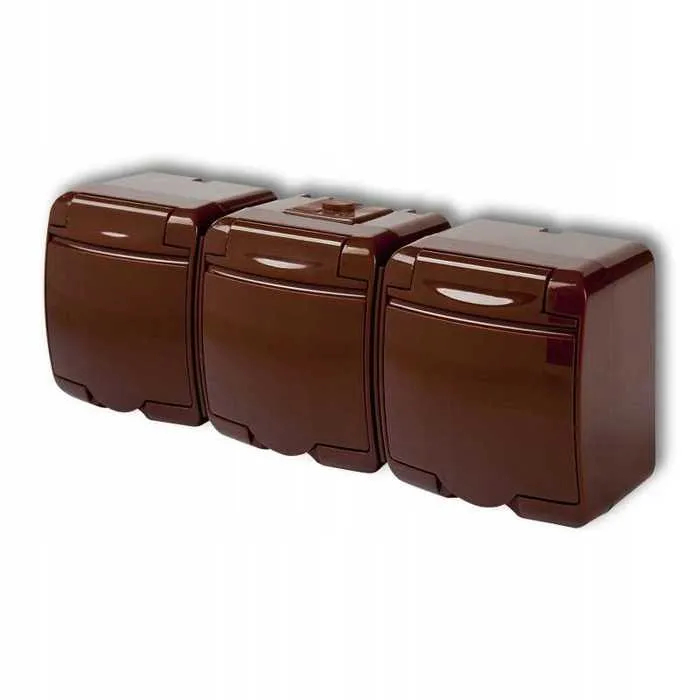 Karlik Junior Braun - Dreifach-aufputzsteckdose Ip54 - 4ghe-3