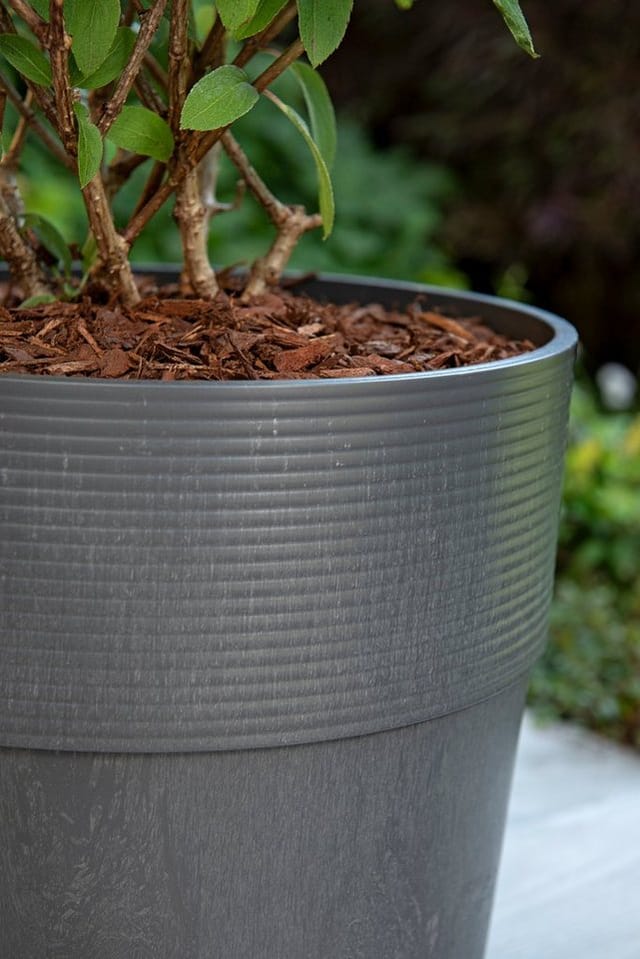 Scheurich - Groove+ 40, Pflanzgefäß/Pflanzkübel, rund, aus Kunststoff Farbe: Carbon, 38 cm Durchmesser, 35,2 cm hoch, 31 l Vol.