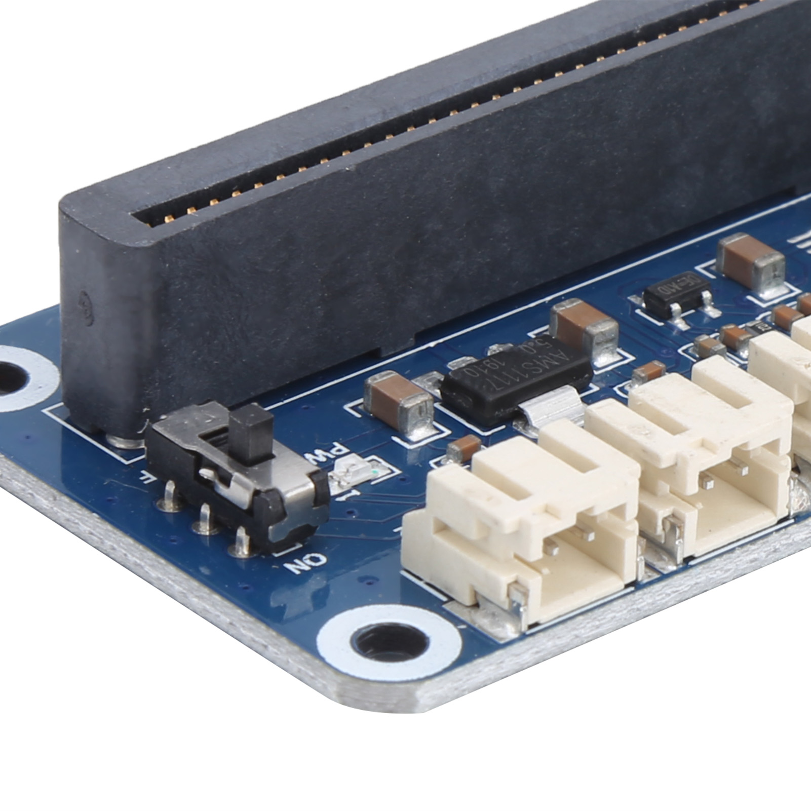Die Micro:bit Motorsteuerplatine Steuert Zwei Gleichstrommotoren Und Drei Servomotoren.