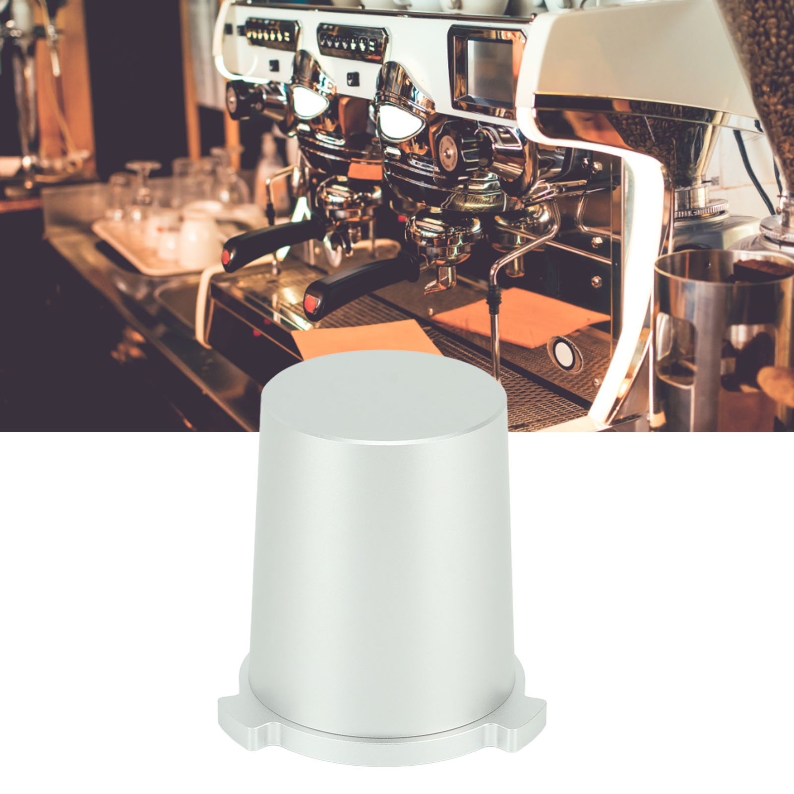 Dies Ist Ein 51-mm-kaffeepulverbehälter Aus Aluminiumlegierung Für Delonghi-kaffeemaschinen Der Serie 9 (9335/9155/9355/9665), Der Am Griff Der Maschine Befestigt Wird. Er Ist Silberfarben.