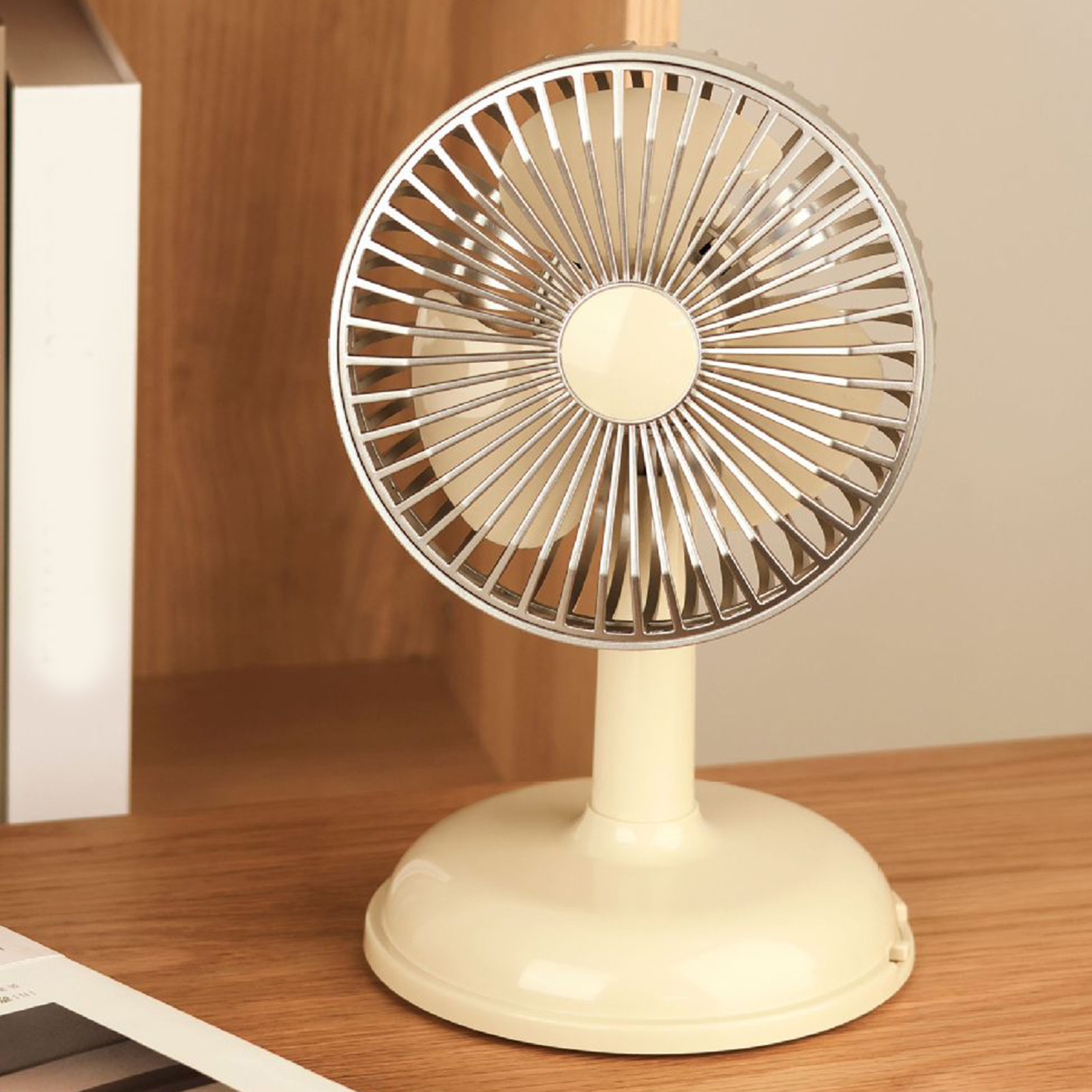 Minimalistischer, Per Usb Aufladbarer Tischventilator, Mini-tischventilator Im Retro-stil, Hellgelb