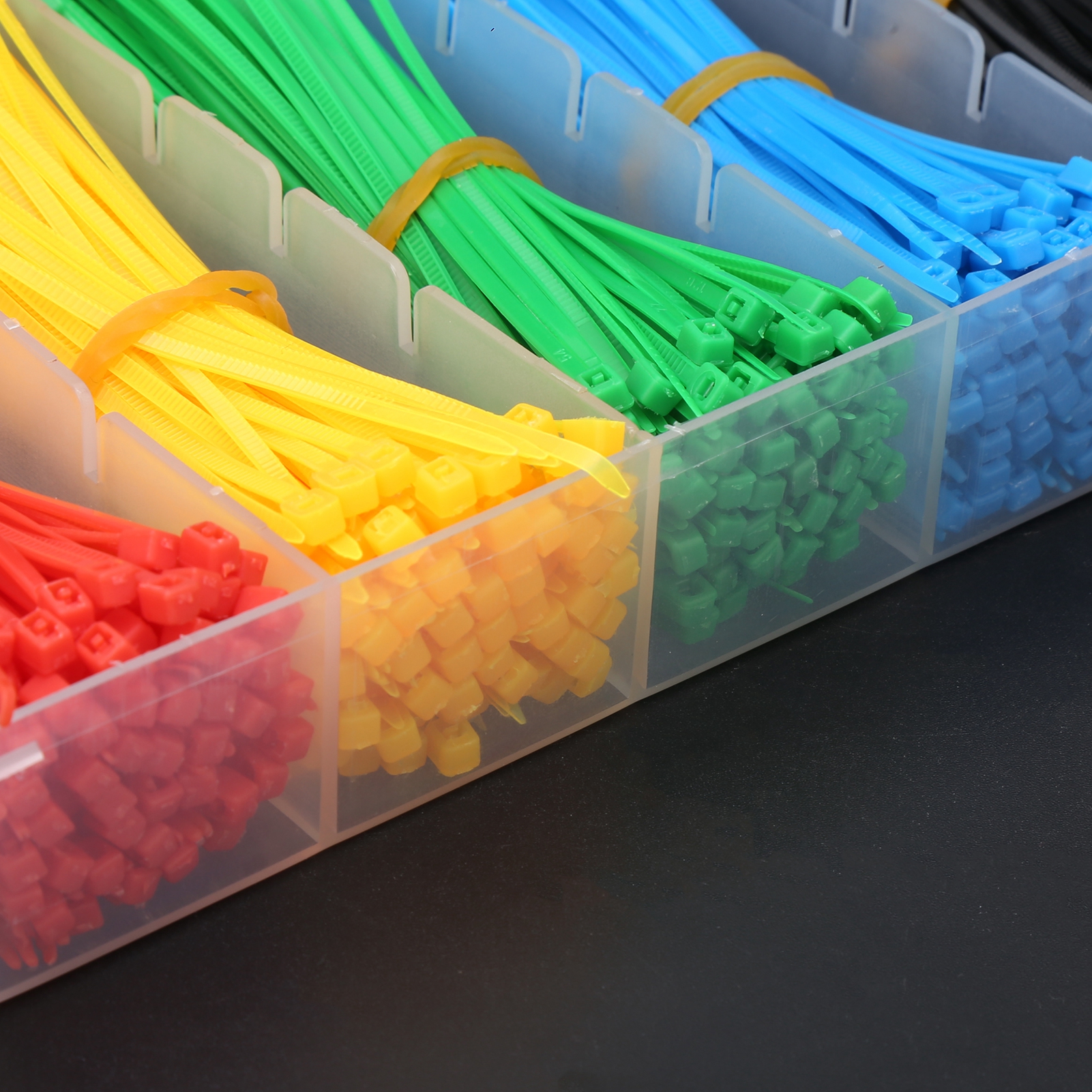 Kabelbinder Aus Nylon, Verpackt In Schachteln À 900 Stück, In 6 Verschiedenen Farben