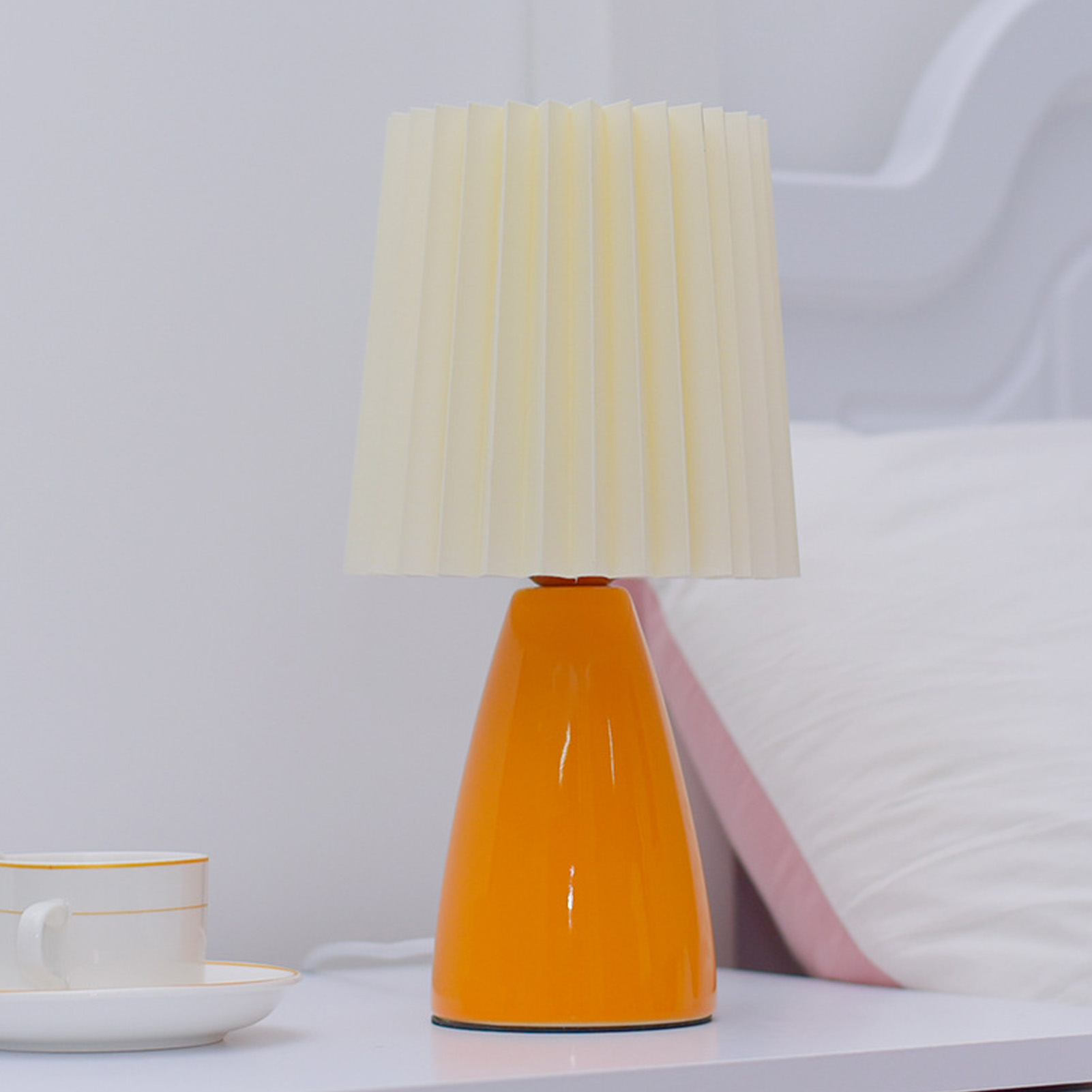 Kreative Keramik-tischleuchte Im Nordischen Stil Für Schlafzimmer, Nachttisch, Büro, Plissiert, Led-nachtlicht, Dimmbar, Modern Und Minimalistisch.