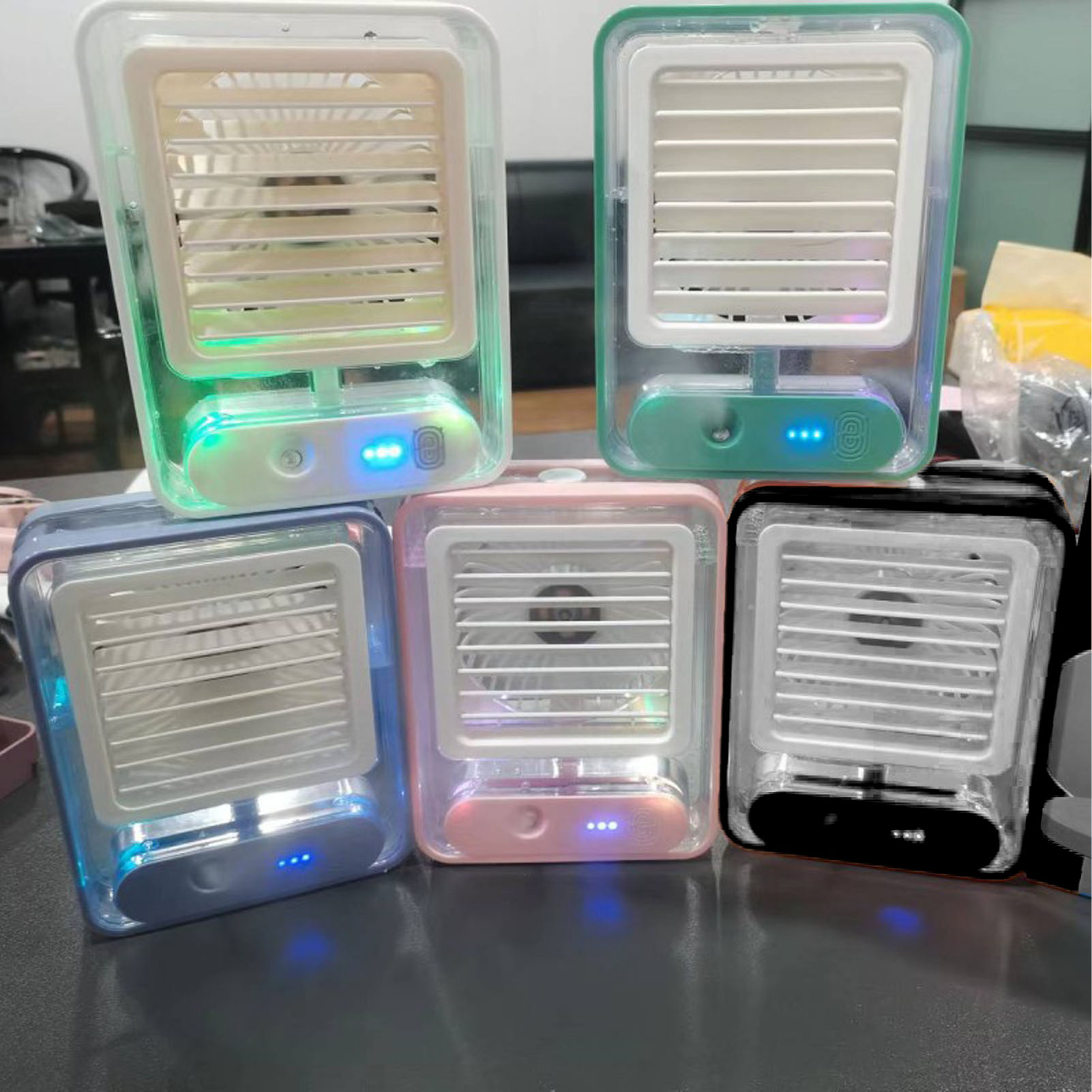 Neuer Wiederaufladbarer Tischventilator Mit Sprühfunktion, Licht, Feuchtigkeitszufuhr Und Nährstoffversorgung, Usb-anschluss, Kristallweiß.
