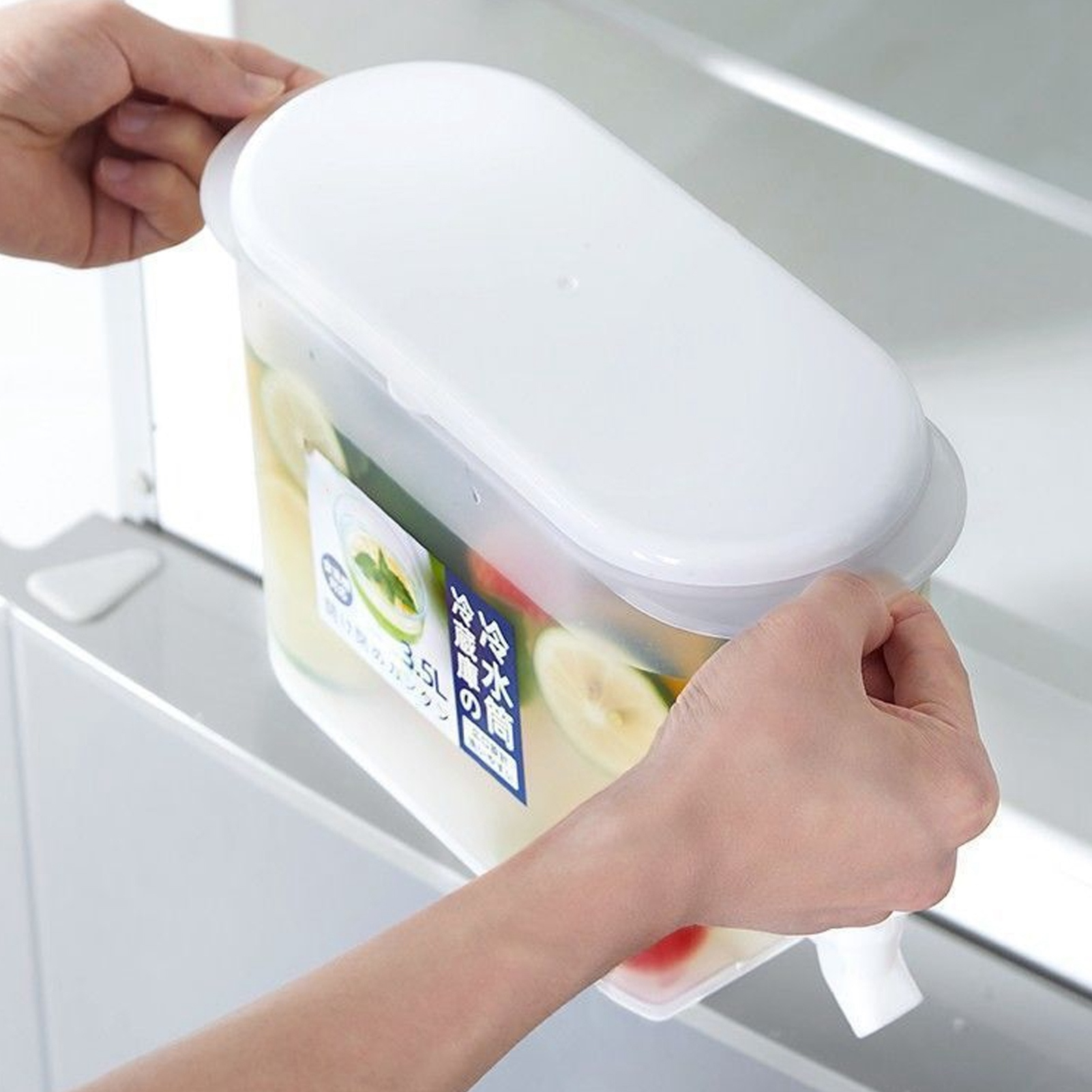 Moderner, Minimalistischer Wasserkrug Mit Integriertem Zapfhahn, Ideal Zur Zubereitung Von Zitronenwasser, Fruchtsäften Und Für Den Kühlschrank Handelsüblicher Plastikeimer.
