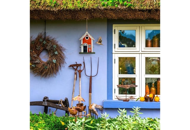 Deko Vogelhaus, Landhausstil, Holz, zum Aufhängen, h x b x t: 25 x 18,5 x 18,5 cm, Vogelvilla für Garten, bunt - Relaxdays