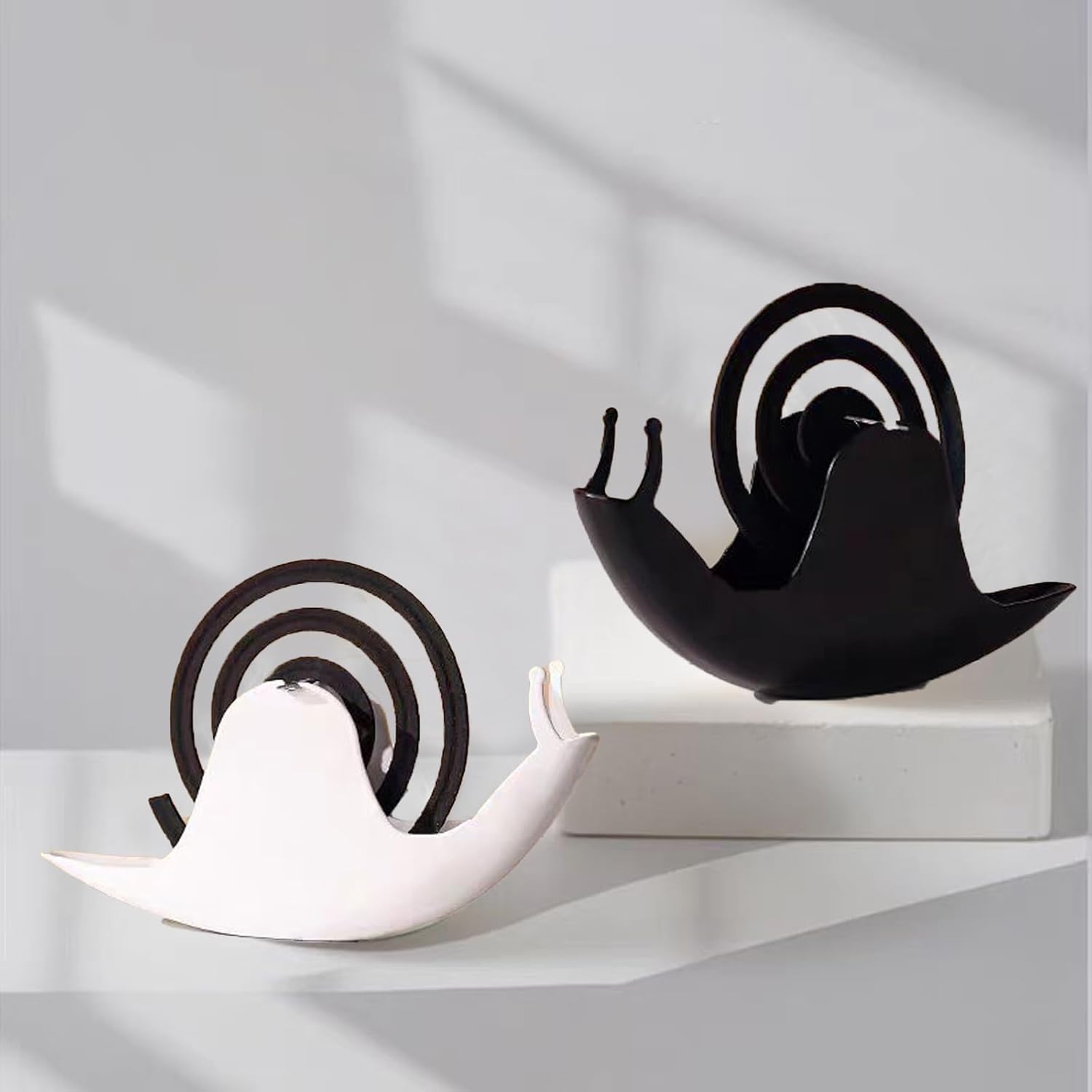 Set Mit 2 Mückenschutzspiralen (schwarz Und Weiß) – Kreativer Mückenschutzspiralenhalter, Der Mücken Abwehrt