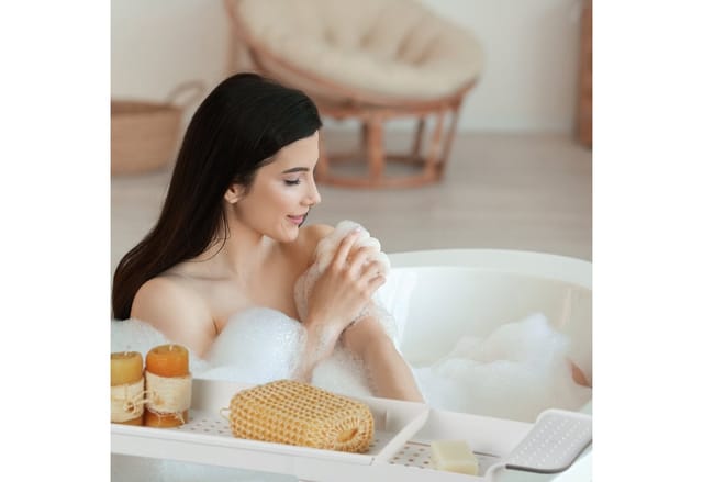 Relaxdays Badewannenablage, ausziehbar 55,5–78 cm, Kunststoff, Wasserablauflöcher, rutschsicher, Badewannenbrett, weiß