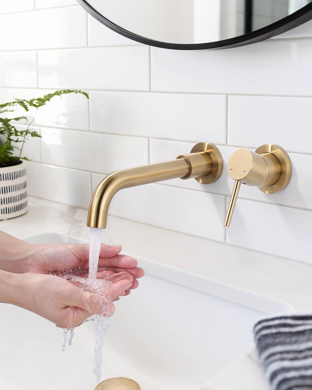360° Drehbare Wandarmatur Für Waschtische, Badezimmerarmatur, Geeignet Für Badewannen Und Waschbecken, Modernes Design, Wandmontage, Einbau, Gold