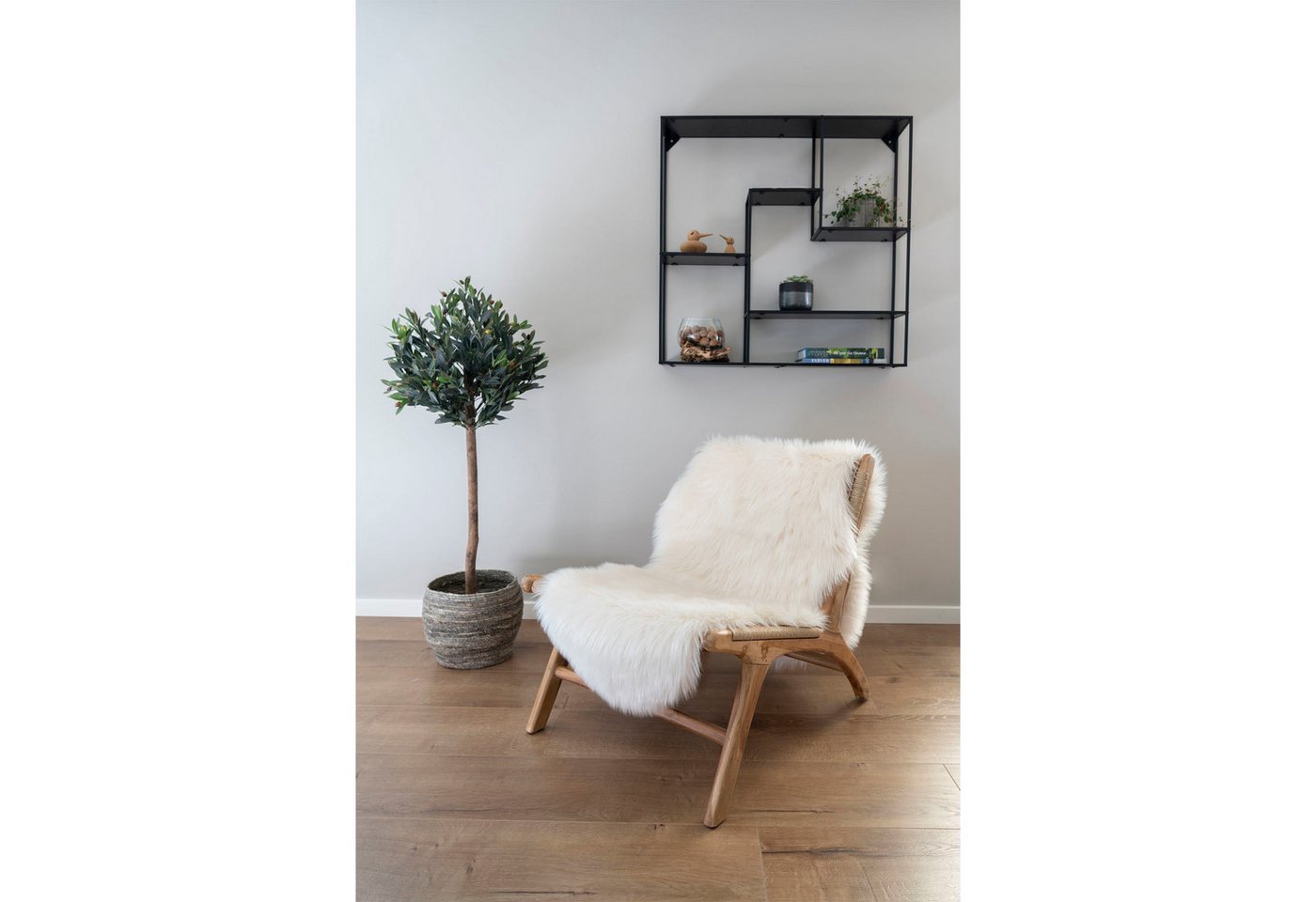 tinkaro Fellteppich Künstliches Lammfell 180 x 60 cm Elfenbein, leicht geschwungene Form, Höhe: 6.5 mm, Flauschiger Teppich aus Polyester als weiche Unterlage im Wohnzimmer Bild 3