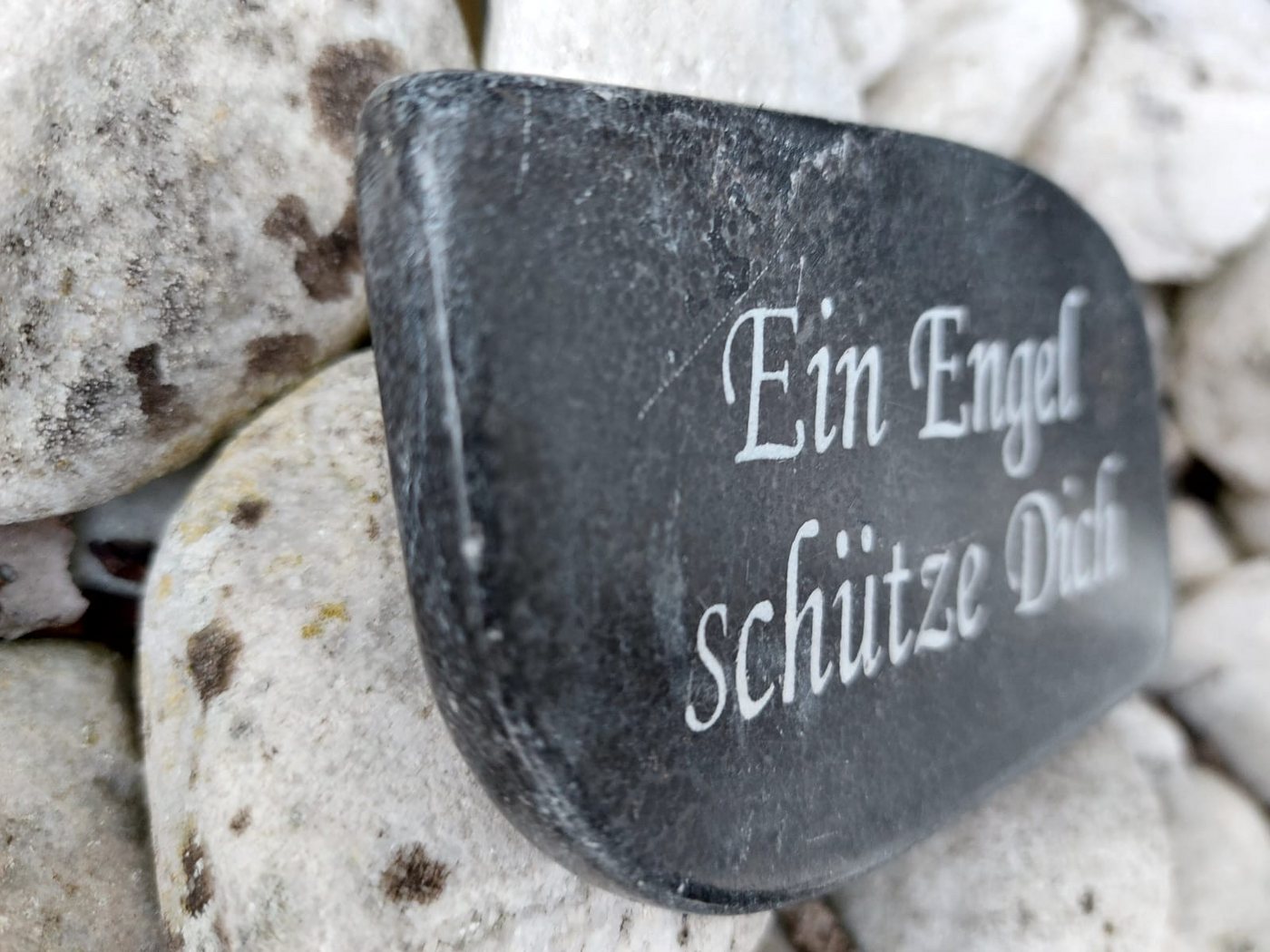 meytrade Dekosteine Grabschmuck Gedankstein aus Mamor Platte mit Trauerspruch, (Naturstein), Ein Engel schütze Dich Bild 2