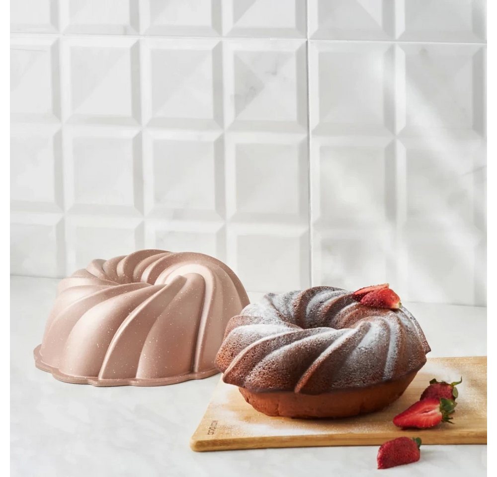 Karaca Herzkuchenform Karaca Pare Metallische Pulver-Gusskuchenform