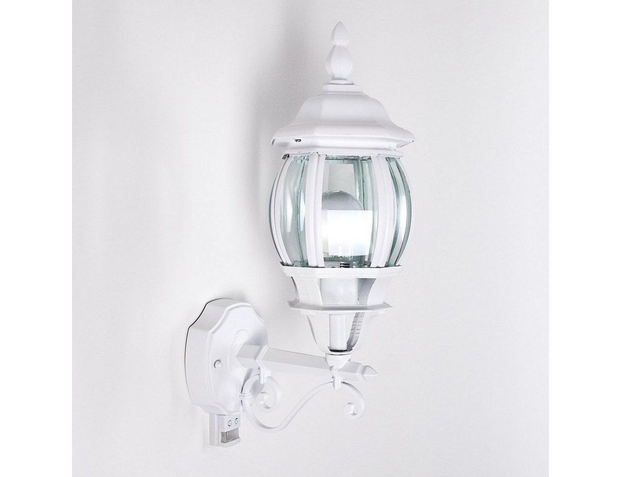 hofstein Außen-Wandleuchte »Meyen« Außenwandlampe aufwärts in antikem Look, ohne Leuchtmittel, Aluguss in Weiß, E27,Vintage Außenleuchte für Terrasse, Veranda u. Hof Bild 2