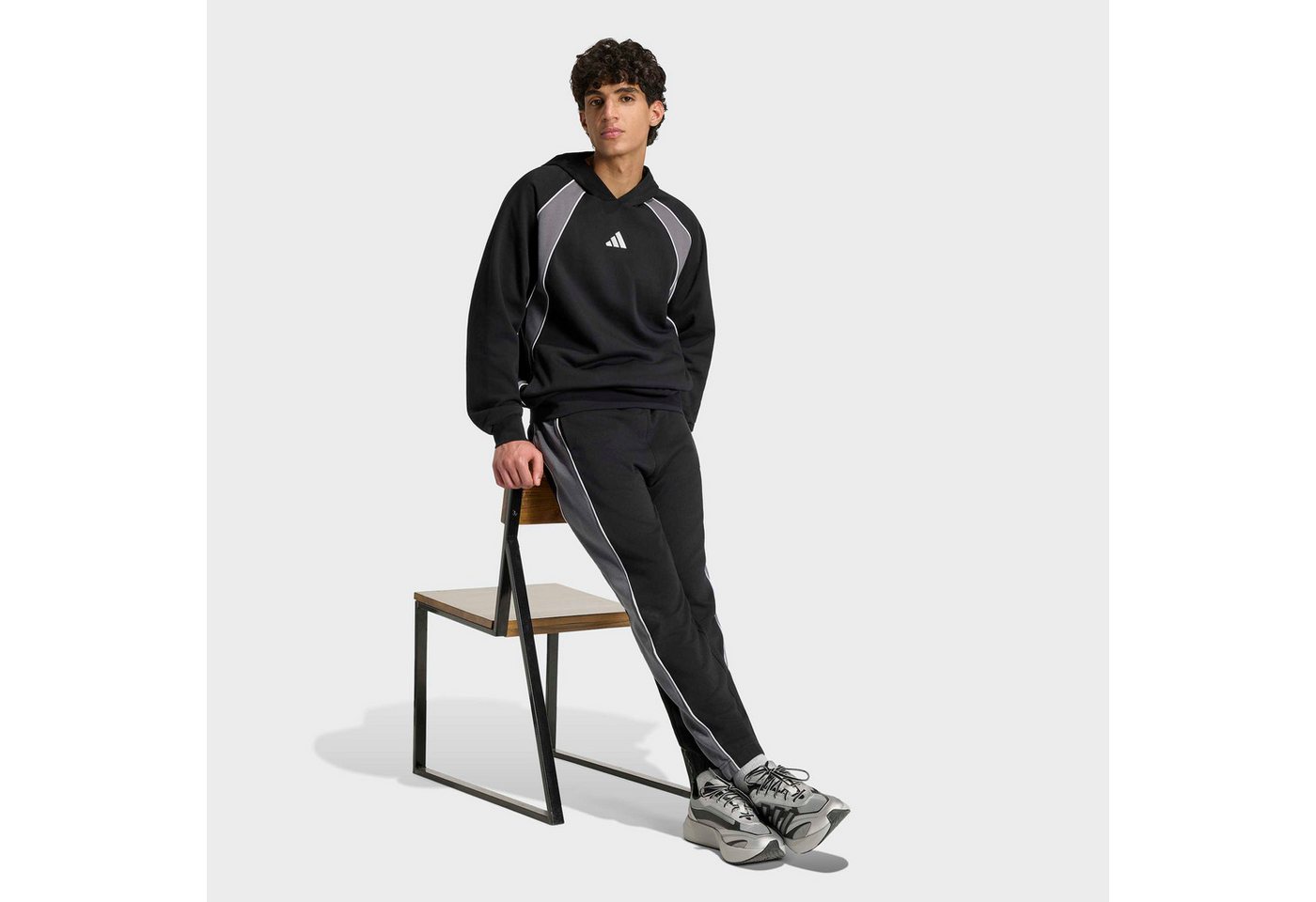 adidas Sportswear Sporthose SEASONAL ESSENTIALS COLOUR BLOCK, FRENCH TERRY, BÜNDCHEN Bild 4