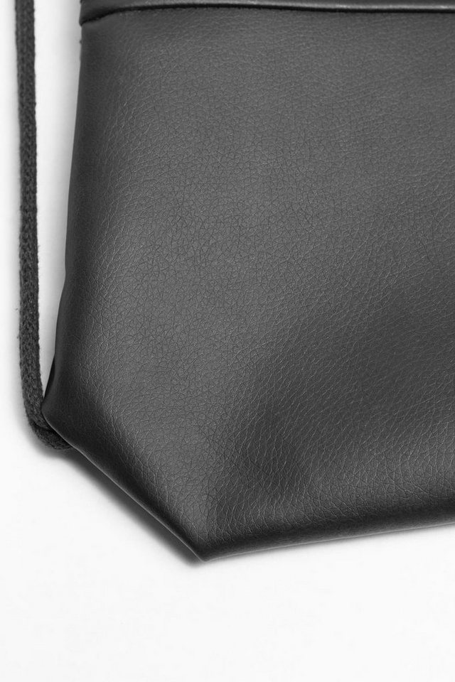 Manufaktur13 Gymbag Black Out Sports Bag - Turnbeutel, Kunstleder Sportbeutel, Vegan