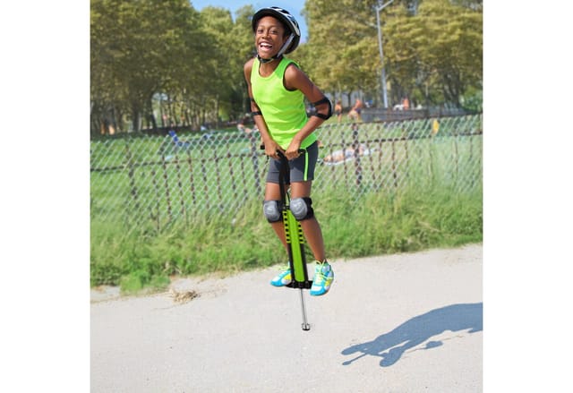 Relaxdays Pogo Stick, für Kinder, Springstock bis 60 kg, gepolststert, Sprungstab outdoor, rutschfest, Edelstahl, grün