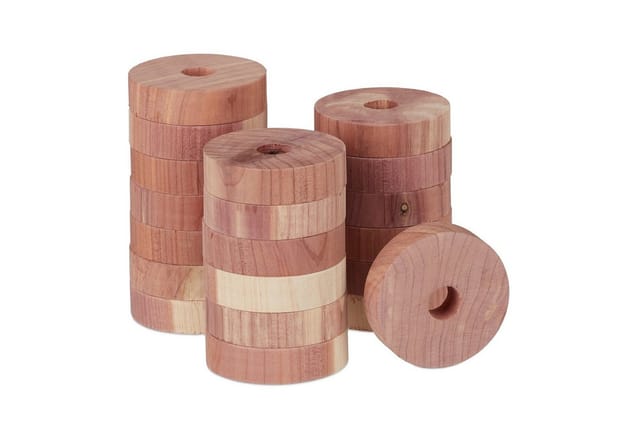 Relaxdays Mottenschutz aus Zedernholz, 20 Ringe für Kleiderschrank, Langzeit, natürliches Mottenmittel, D: 4 cm, natur