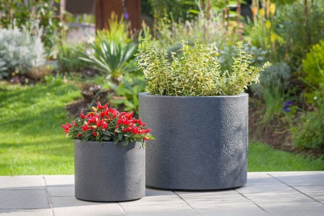 Scheurich - Panzano 50, Pflanzgefäß/Blumentopf/Pflanzkübel, rund, aus Kunststoff Farbe: Schwarz-Granit, 48 cm Durchmesser, 40,3 cm hoch, 68 l Vol.