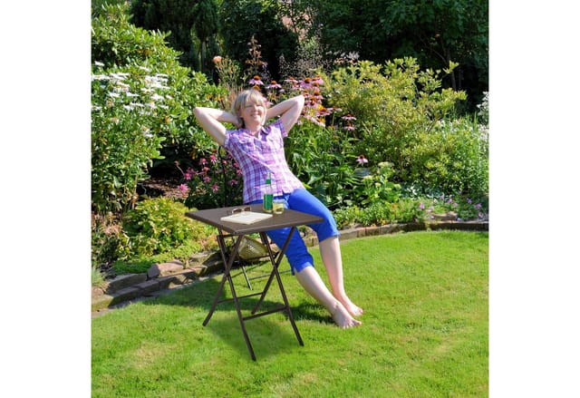 Relaxdays Gartentisch klappbar BASTIAN quadratisch H x B x T: 74 x 61,5 x 61,5 cm, Metall, Kunststoff, Rattan-Optik, weiß