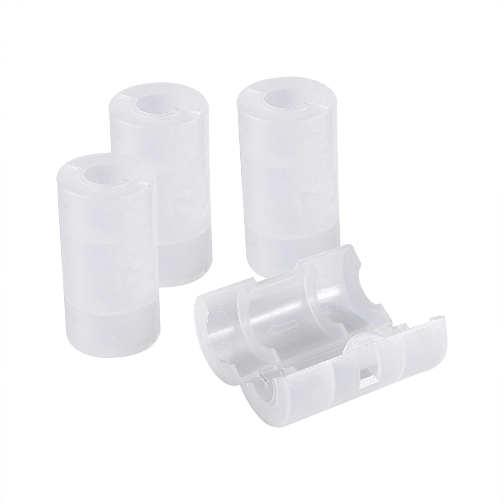 Set Mit 4 Aa-zu-c-batterieadaptern, Konvertergehäusen, Weißer Schachtel.