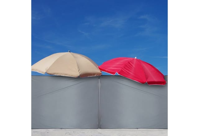 Relaxdays Windschutz, Sichtschutz Camping & Strand, HxB: 1,5 x 4 m, Stahlstangen, Polyester, mit Heringen & Seilen, grau