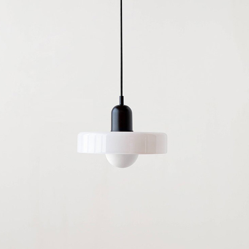 Un Lustre Bauhaus De Style Médiéval Avec Un Abat-jour En Vitrail, Parfait Pour La Chambre Verre Blanc De 25 Cm + Base Noire.