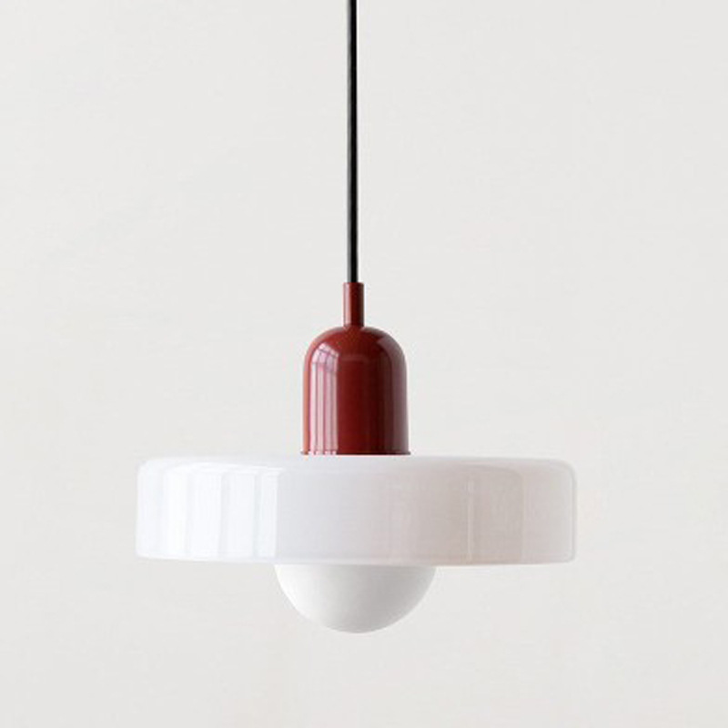 Un Lustre De Style Bauhaus Au Design Médiéval Et À L'Abat-jour En Vitrail, Idéal Pour La Chambre 25 Cm En Verre Blanc + Base Rouge.