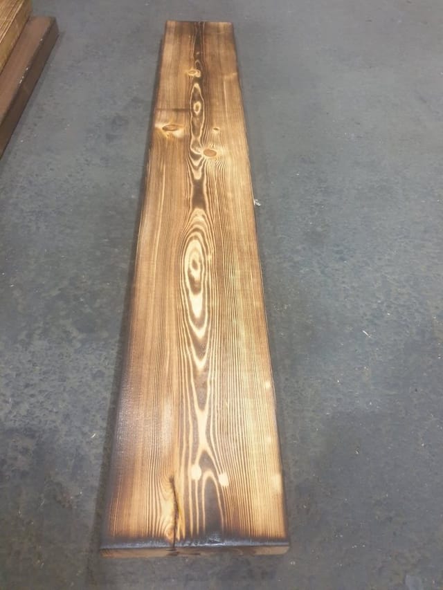 Kistenkolli Altes Land - neue grosse Holzplanke geflammt 100cm x 14,5cm Holzstärke 3cm aus Nadelholz