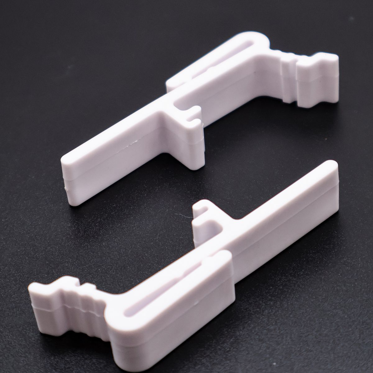 38-mm-vertikallamellen-befestigungsclips, Weiße Winddichte Clips, Lamellen-staubschutzabdeckungshalterungen, Auf Lager.