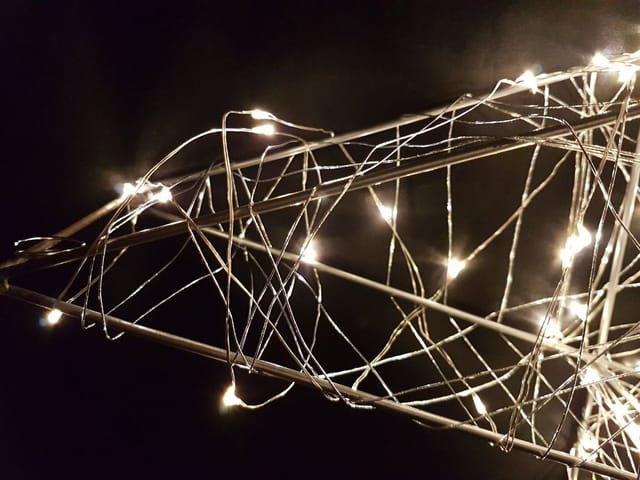 Led Metall Stern silber mit Timer - 120 led / 58 cm - Outdoor Weihnachtsdeko Fensterdeko Weihnachtsstern beleuchtet für Außen
