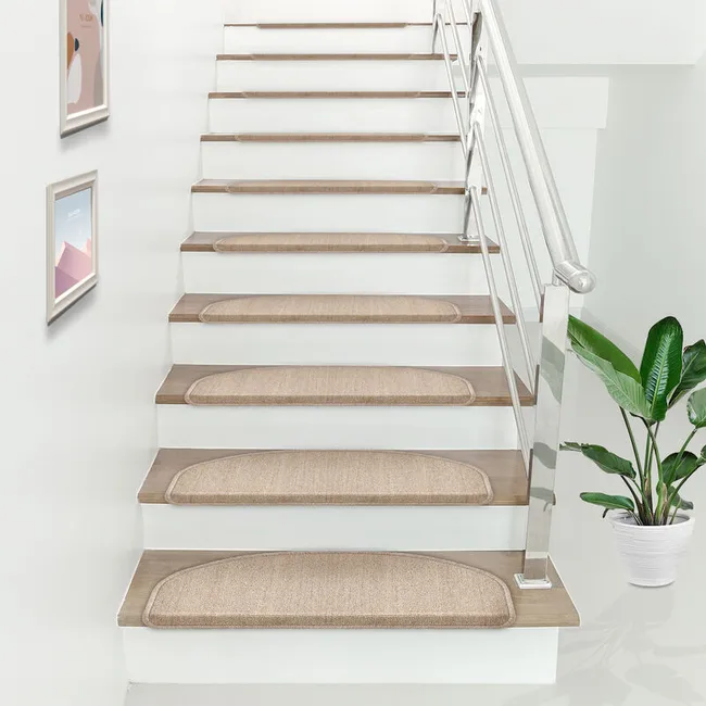 Lot De 15 Marchettes D'Escalier Semi-circulaires Antidérpantes 65 X 24 Cm Avec Bord Beige [en.casa] (sku Produit : 94199304 Sku Offre : 1226dd08)