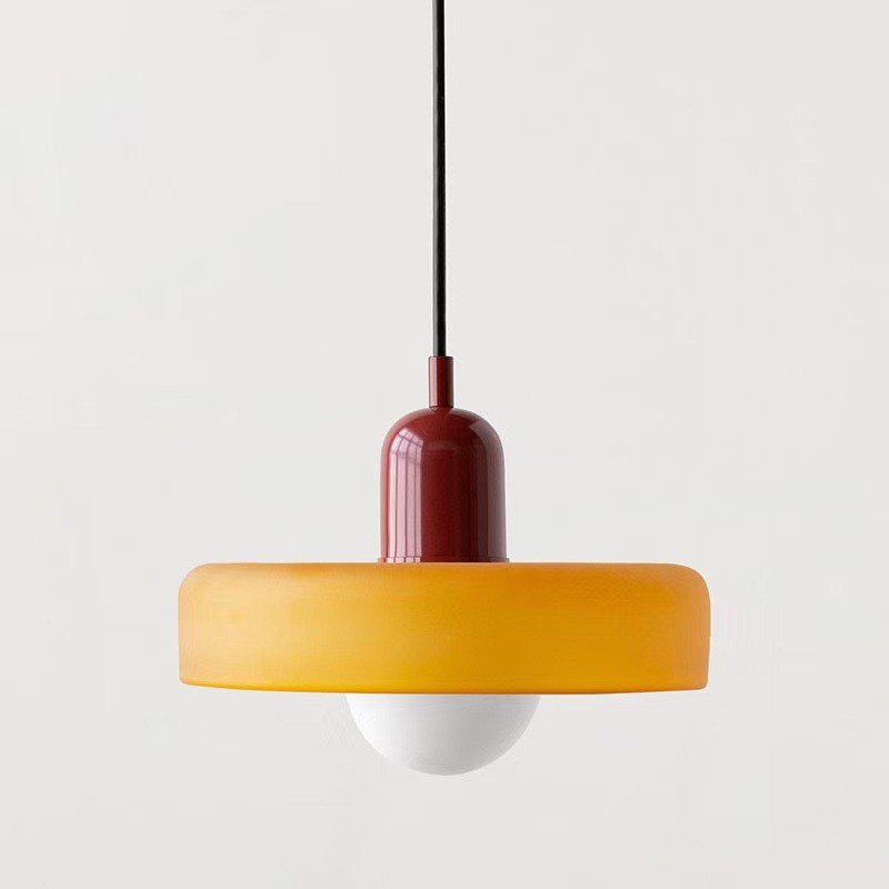 Un Lustre De Style Bauhaus D'Inspiration Médiévale, Avec Un Abat-jour En Vitrail, Parfait Pour La Chambre Verre Orange De 25 Cm + Base Rouge.